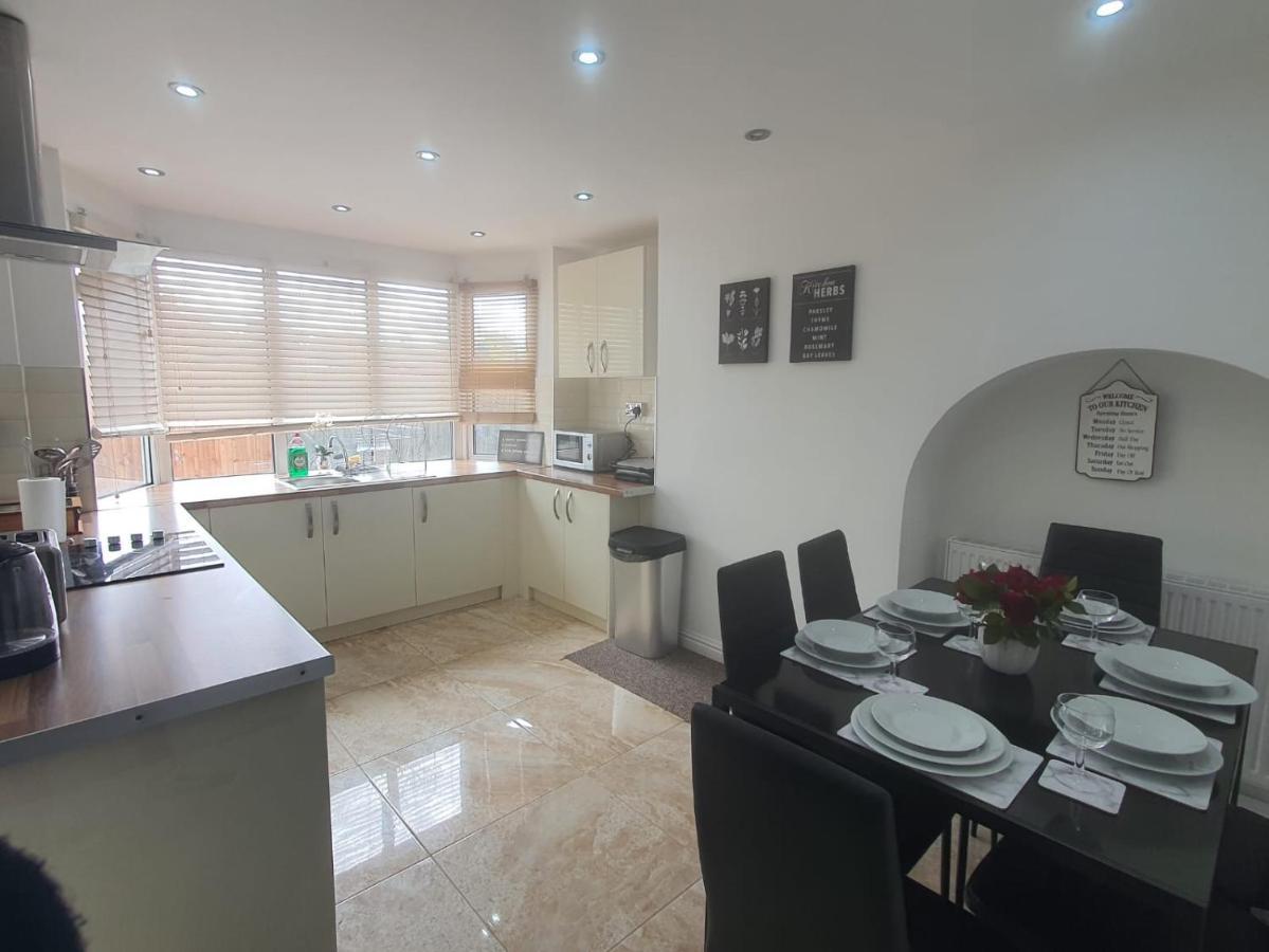 Stylish And Homey 3 Bedroom House With Free Parking & Wi-Fi Minworth Εξωτερικό φωτογραφία
